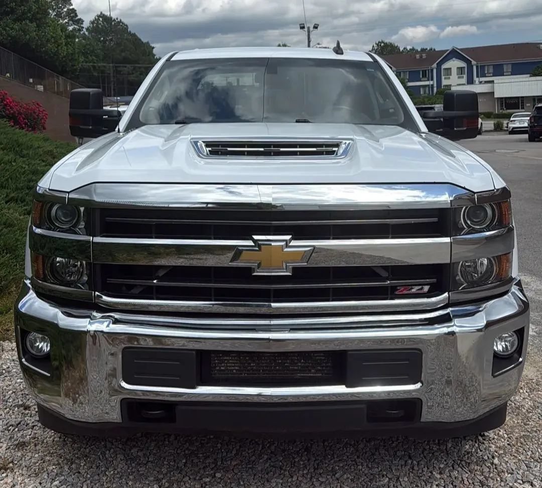 Used 2019 Chevrolet Silverado 2500 LT AWD/4WD image 4