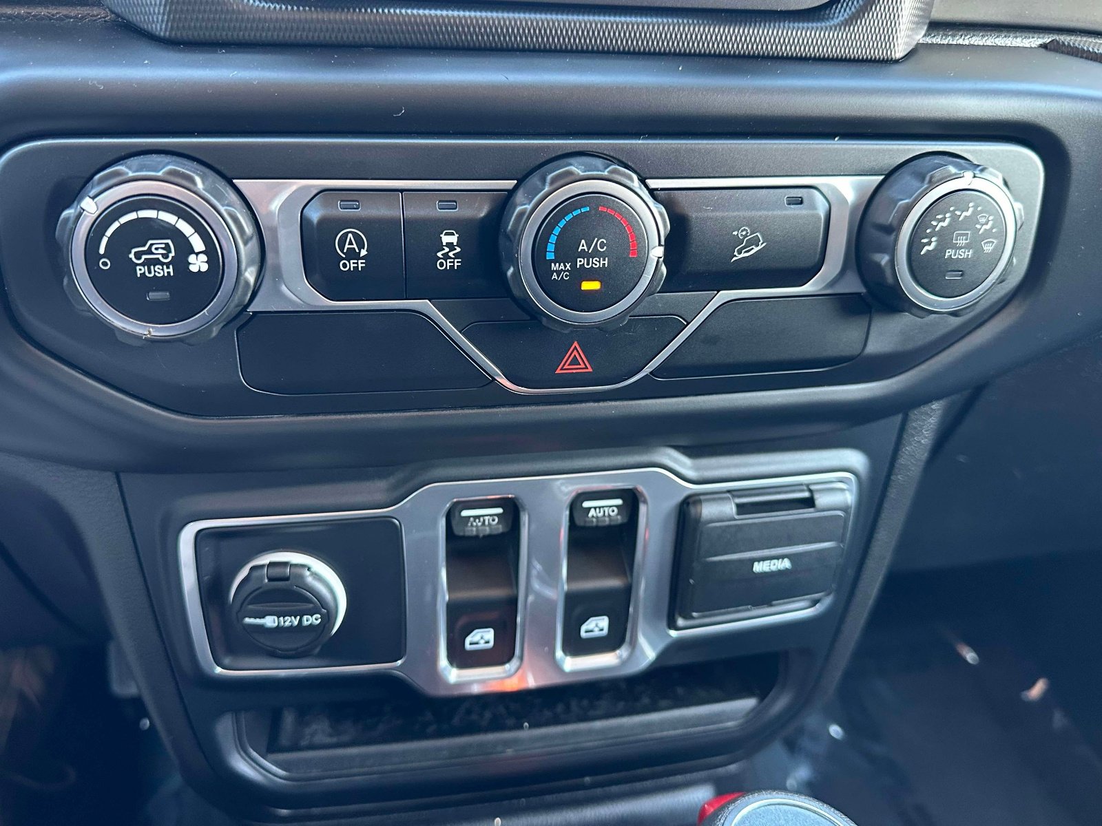 Used 2019 Jeep Wrangler Sport image 11