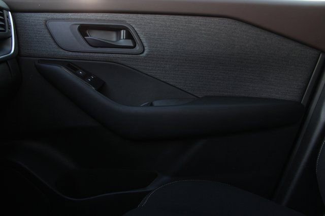 Used 2023 Nissan Rogue S image 26