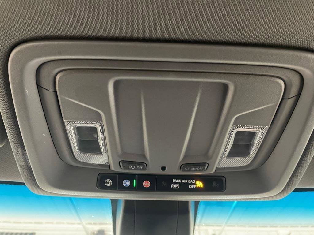 Used 2022 GMC Sierra 1500 SLE w/ Driver Alert Package II image 32