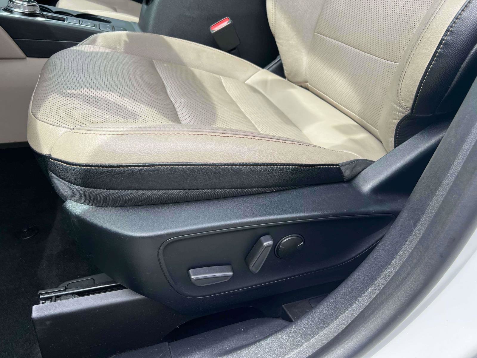 Used 2020 Ford Escape Titanium AWD/4WD image 24