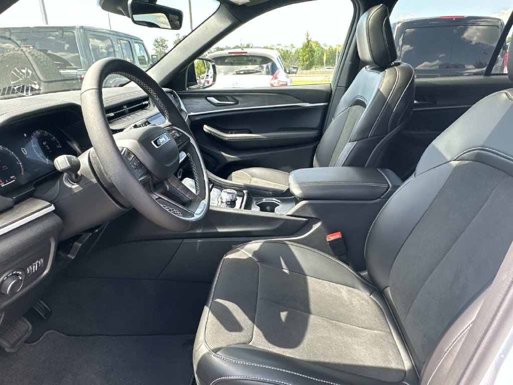 New 2027 Jeep Grand Cherokee Altitude AWD/4WD image 17