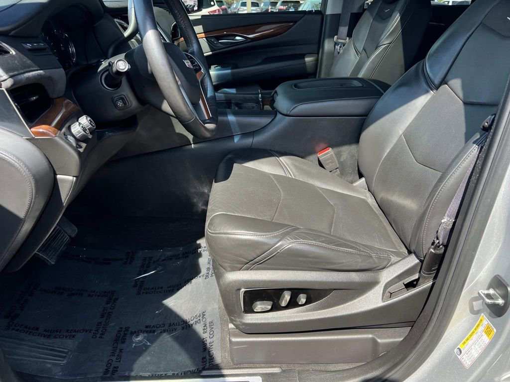 Used 2017 Cadillac Escalade Premium Luxury AWD/4WD image 16