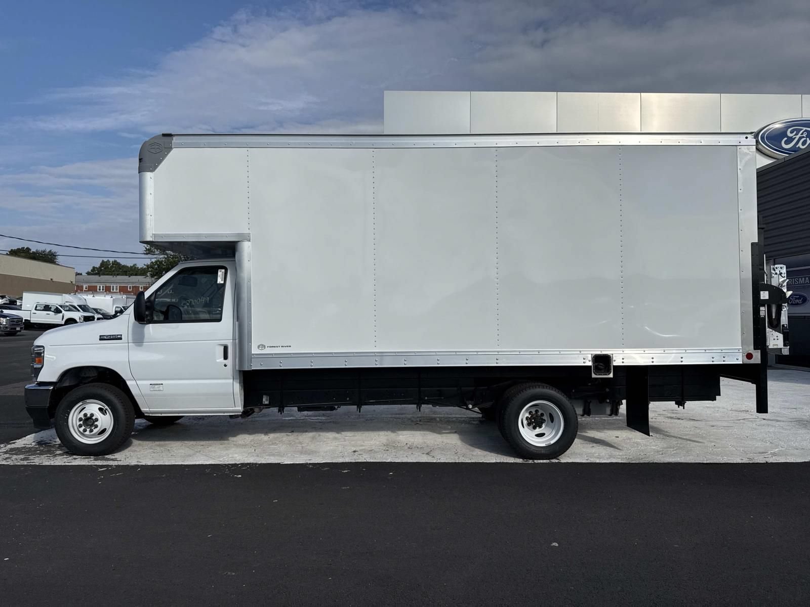 New 2027 Ford E-450 and Econoline 450 Super Duty w/ Power Equipment Group RWD image 6