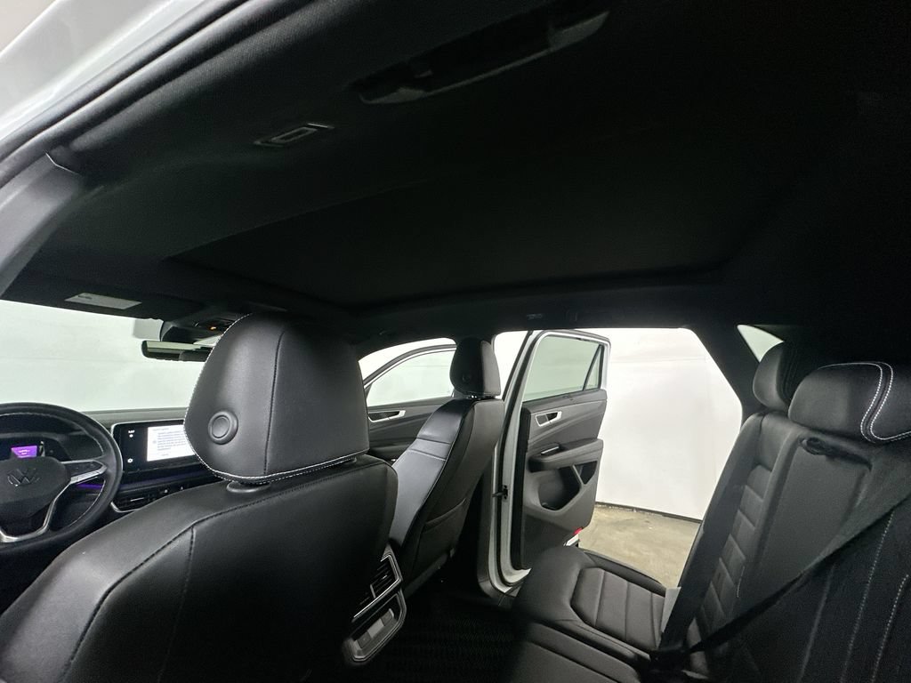 Used 2025 Volkswagen Atlas Cross Sport SEL AWD/4WD image 13