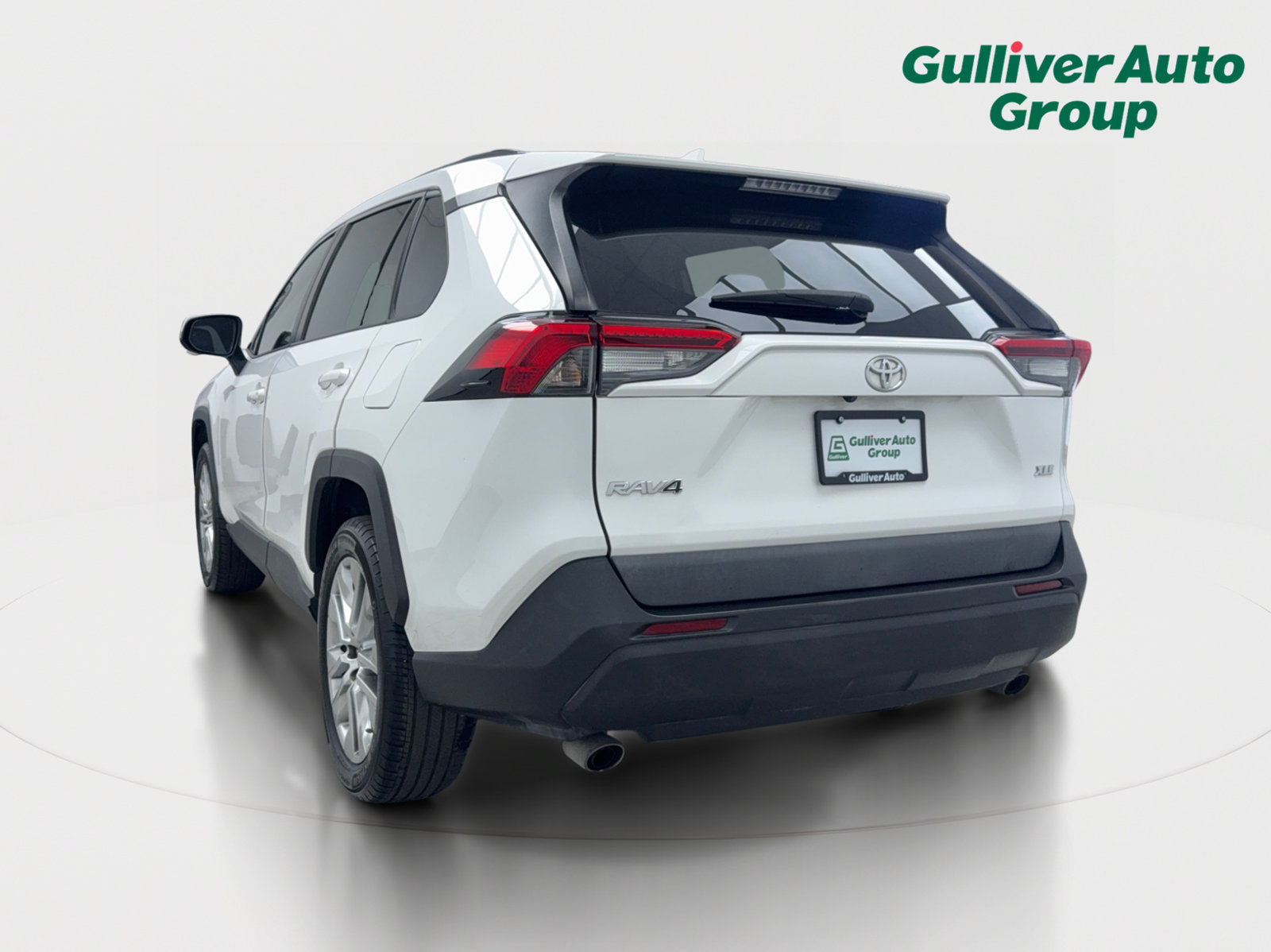 Used 2020 Toyota RAV4 XLE Premium FWD image 5