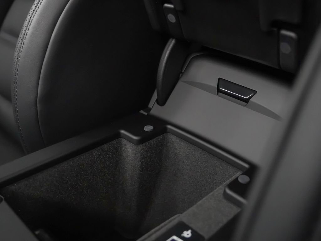 Certified 2025 Porsche Macan S image 25