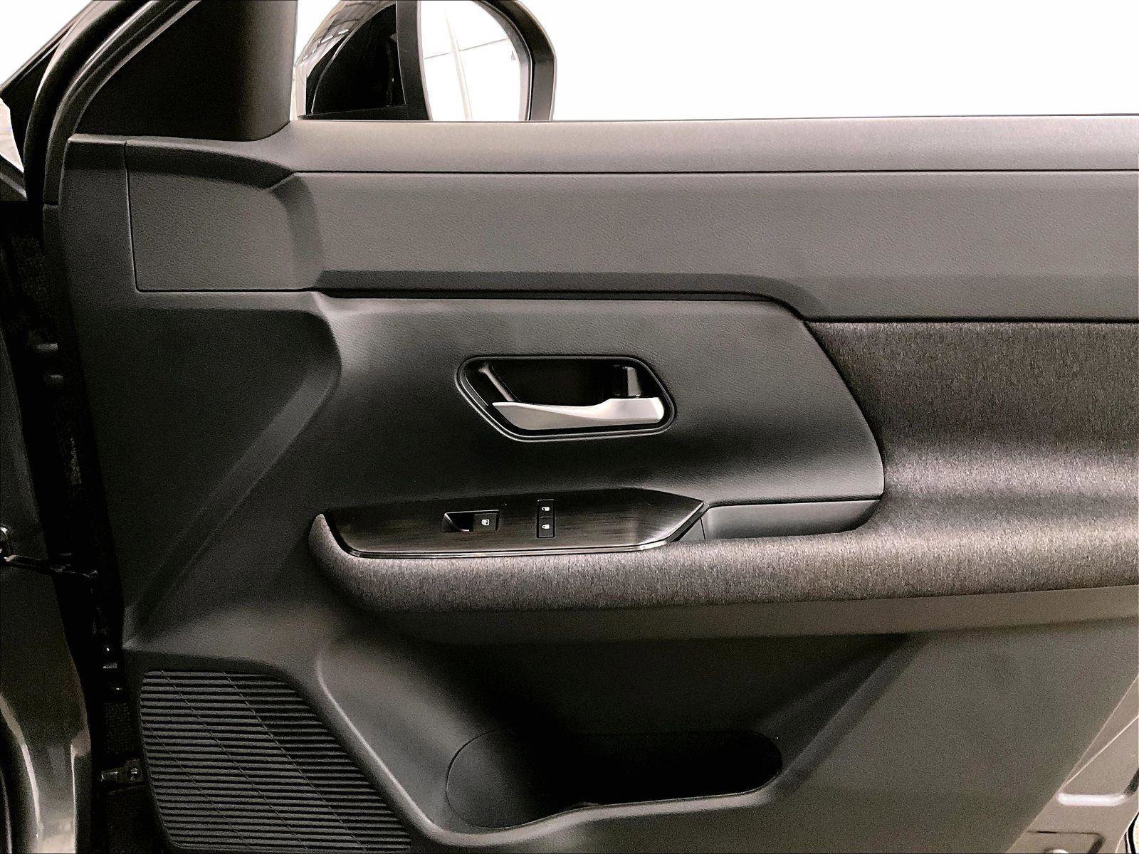 Used 2025 Nissan Kicks SV image 23