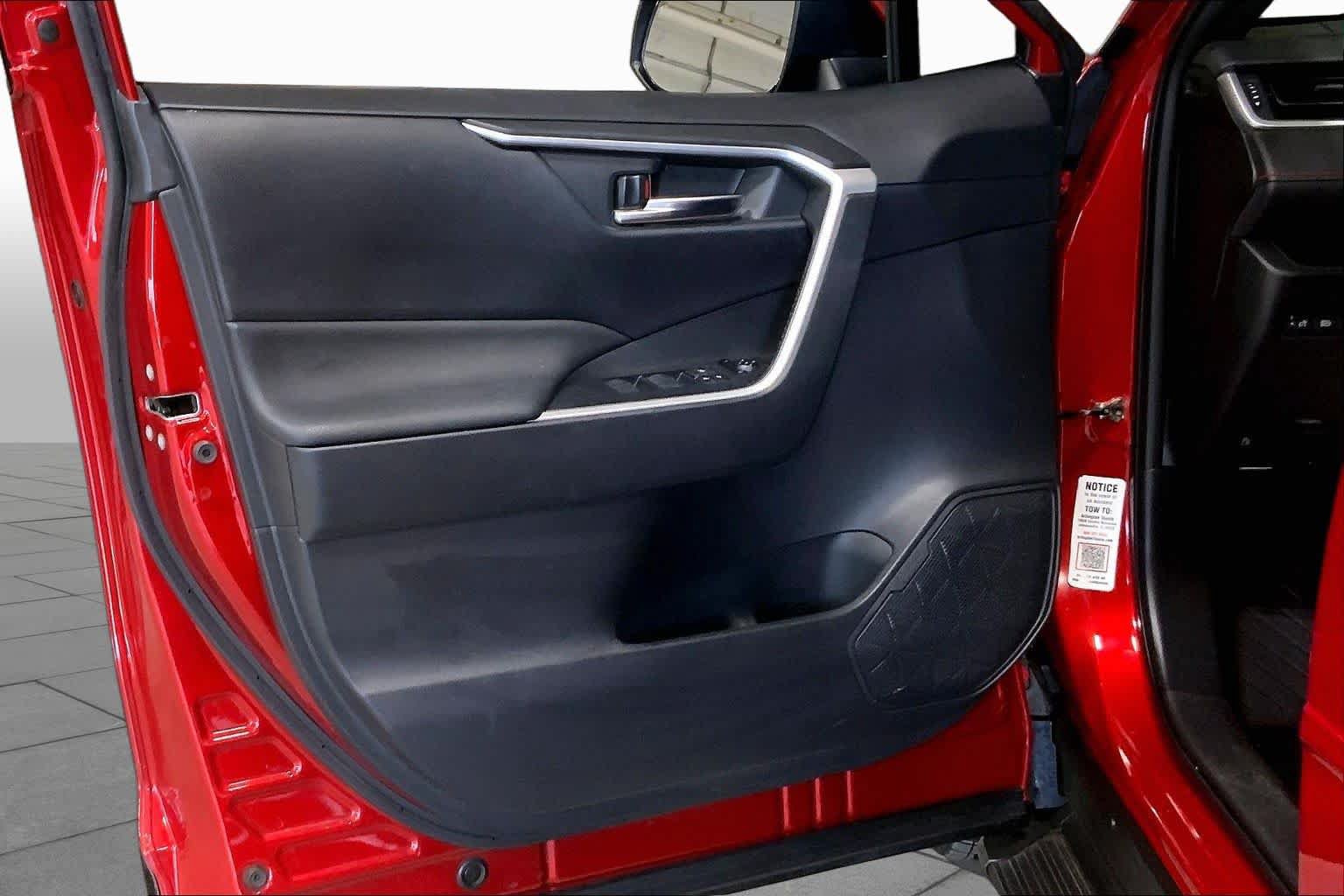 Used 2022 Toyota RAV4 SE w/ Weather & Moonroof Package AWD/4WD image 22
