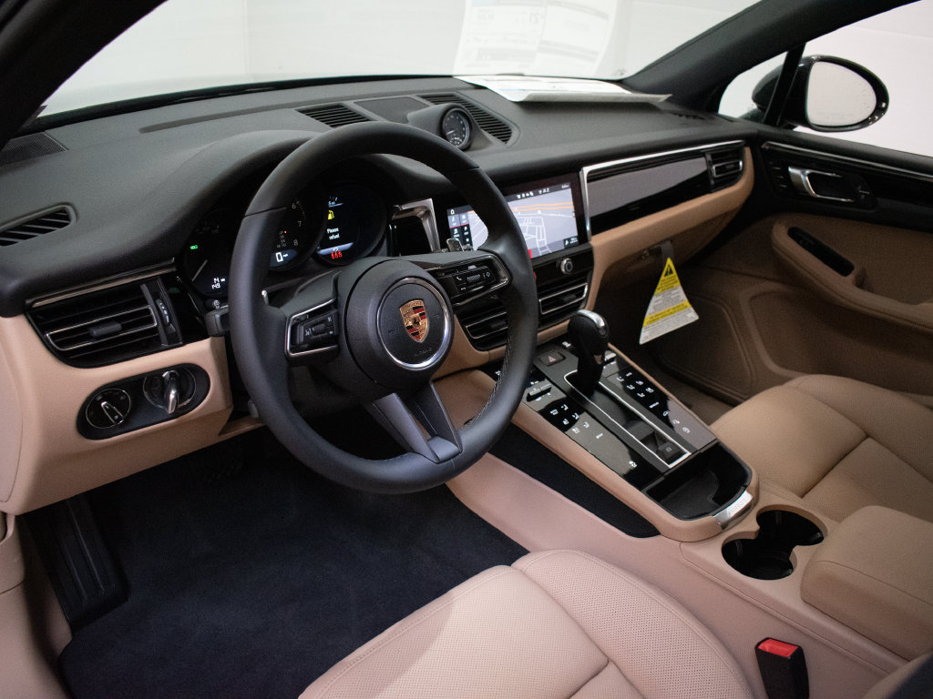 New 2026 Porsche Macan AWD/4WD image 4
