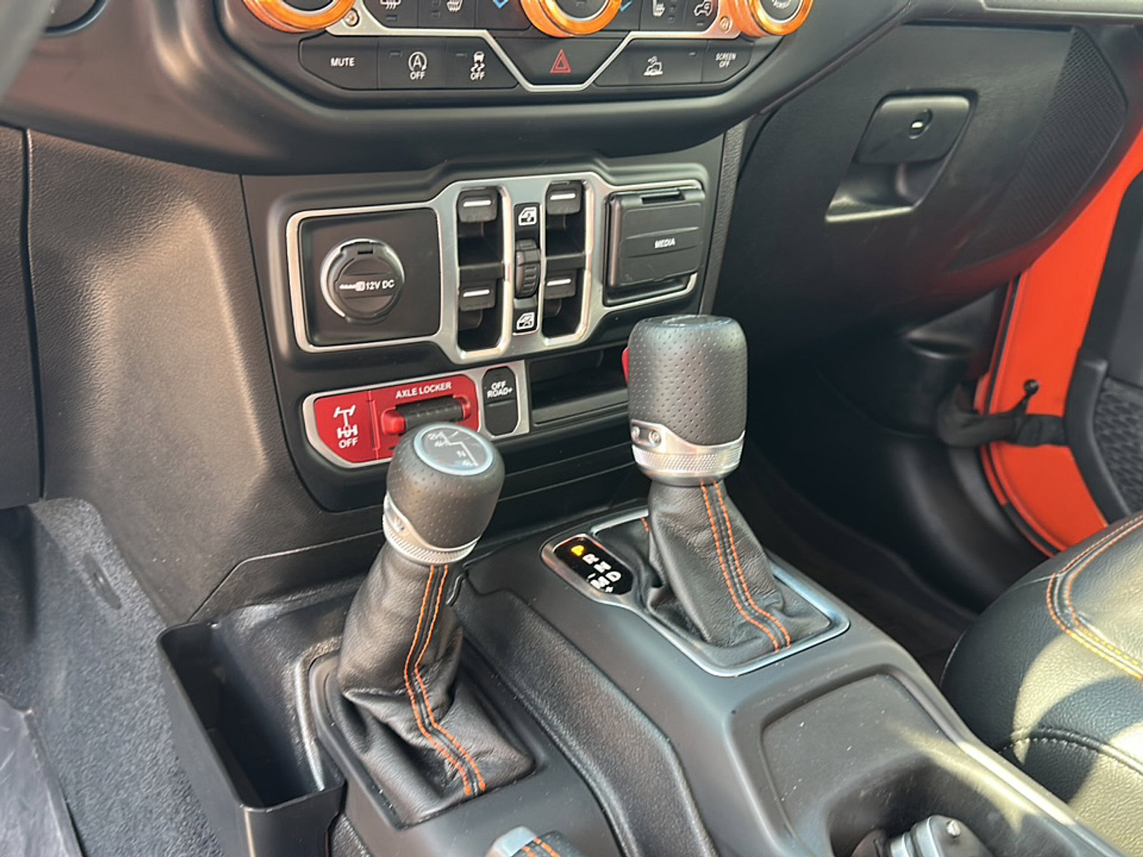 Used 2023 Jeep Gladiator Mojave w/ Cold Weather Group AWD/4WD image 17