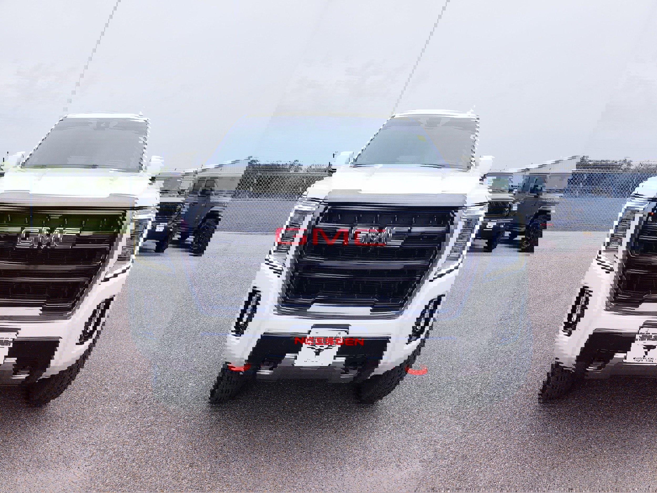 Used 2024 GMC Yukon AT4 w/ Technology Package image 2