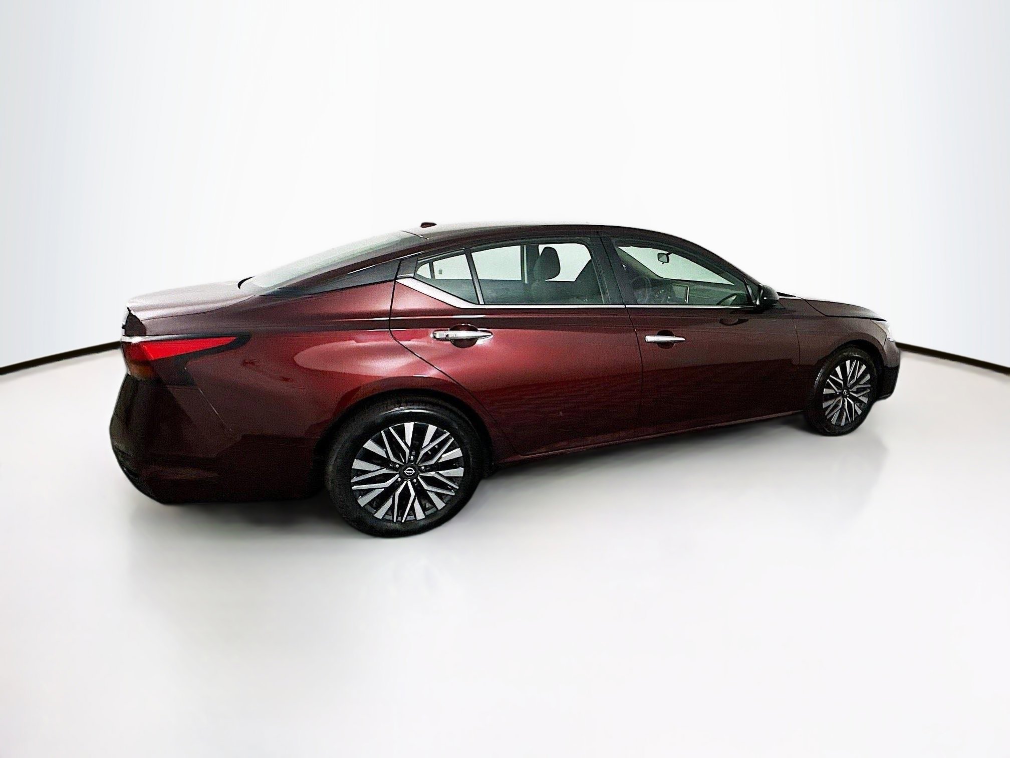 Used 2024 Nissan Altima 2.5 SV image 10
