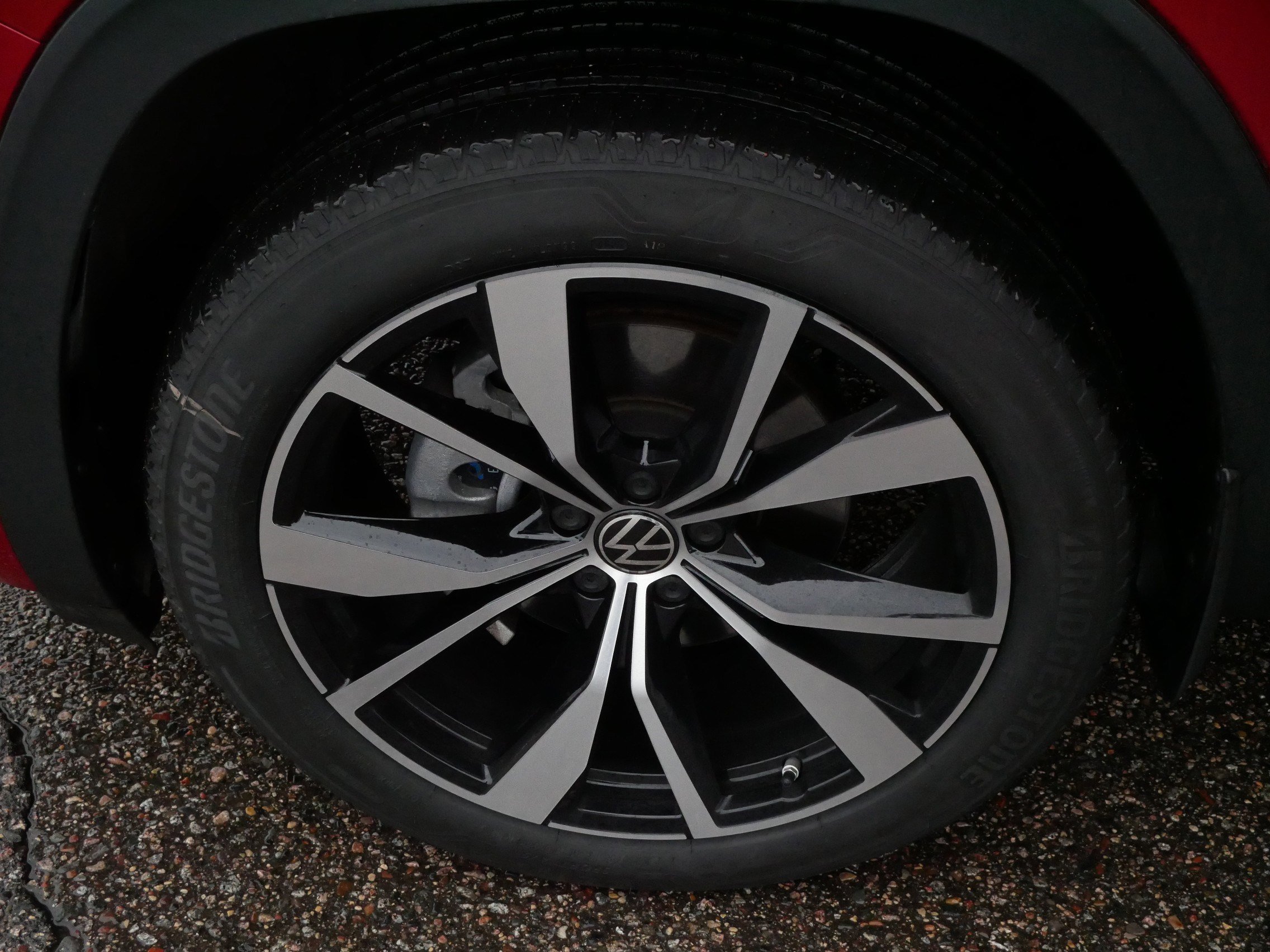 Certified 2025 Volkswagen Atlas Cross Sport SEL R-Line image 17