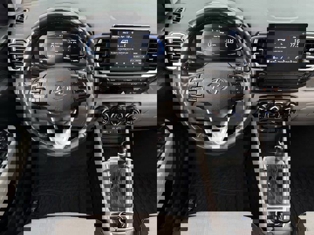 Used 2024 Hyundai Venue SEL image 12