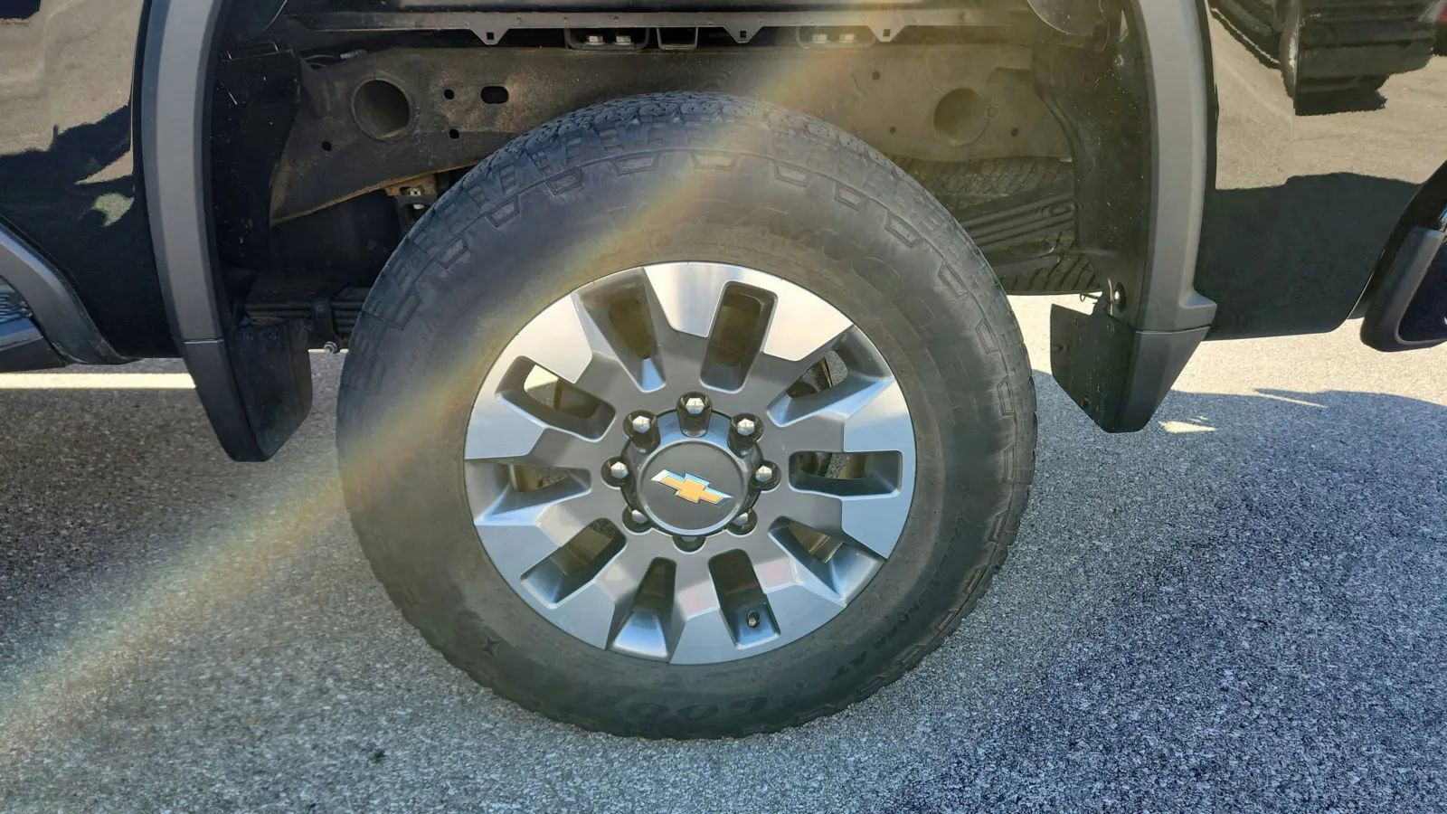 Used 2024 Chevrolet Silverado 2500 Custom w/ Custom Convenience Package image 3