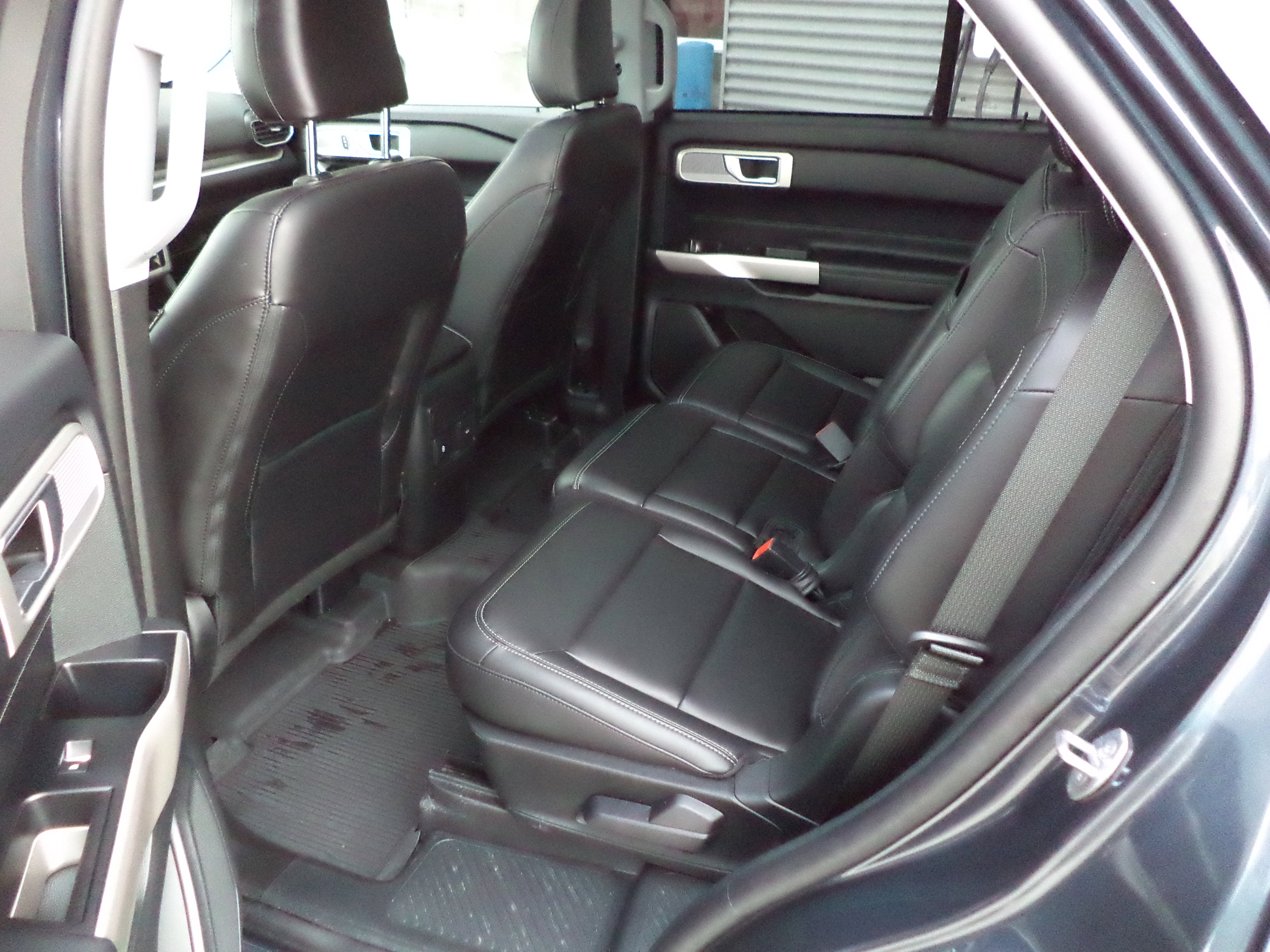 Used 2023 Ford Explorer XLT w/ Equipment Group 202A image 3