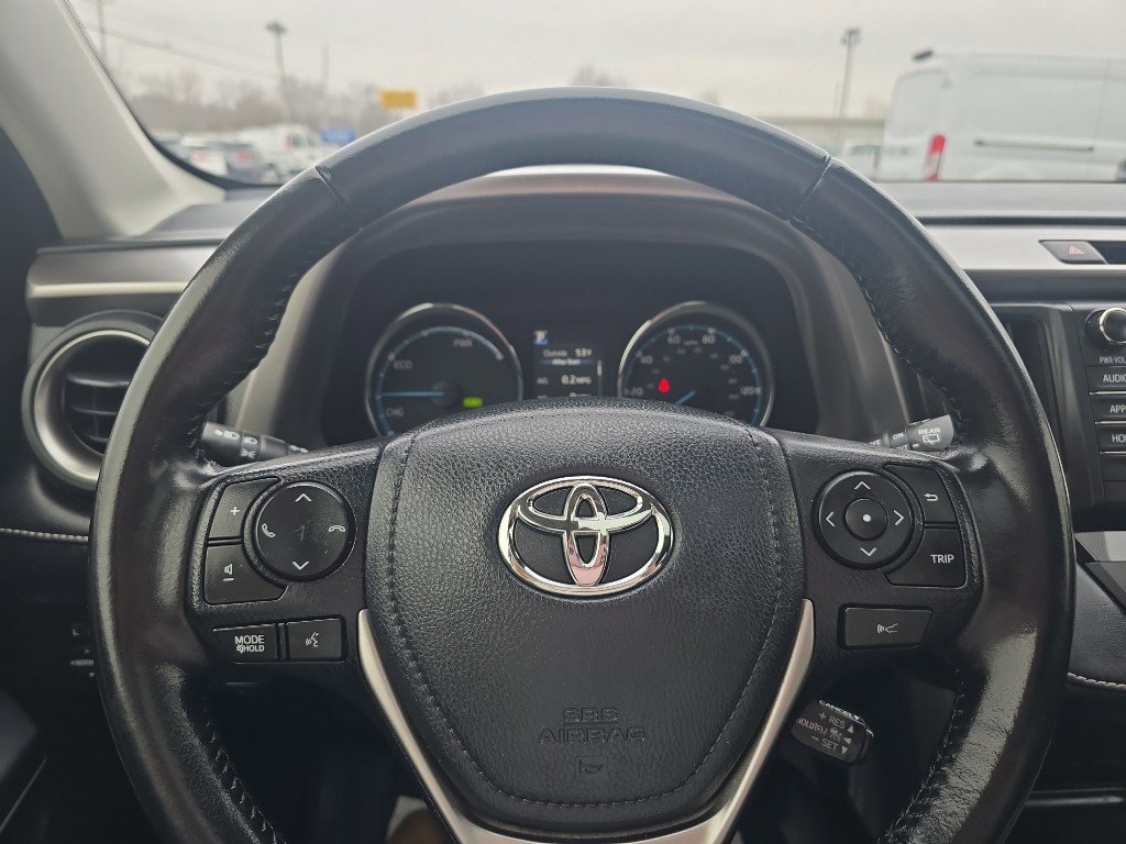 Used 2018 Toyota RAV4 XLE image 19