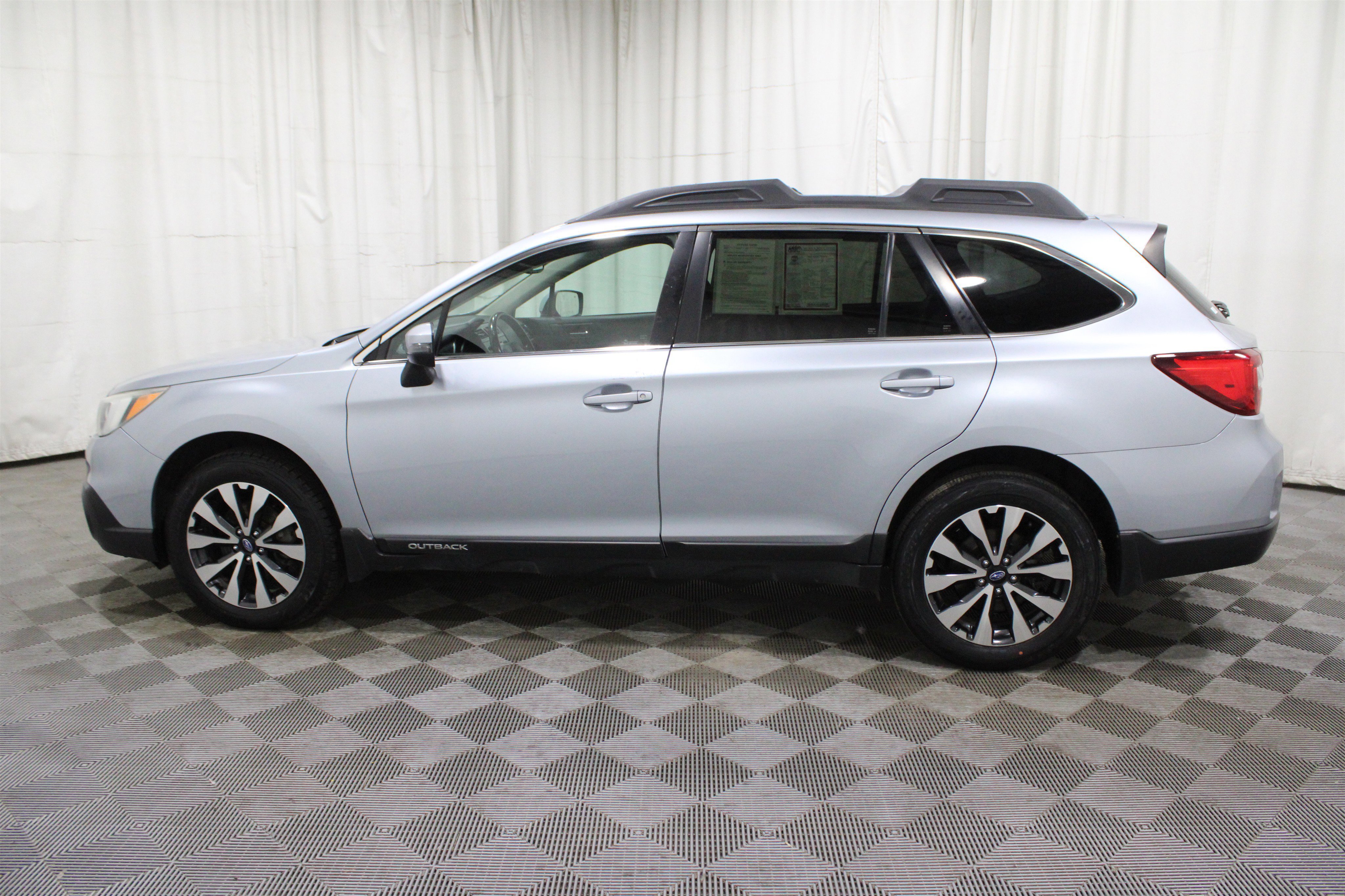 Used 2015 Subaru Outback 3.6R Limited w/ Popular Package #4 image 31