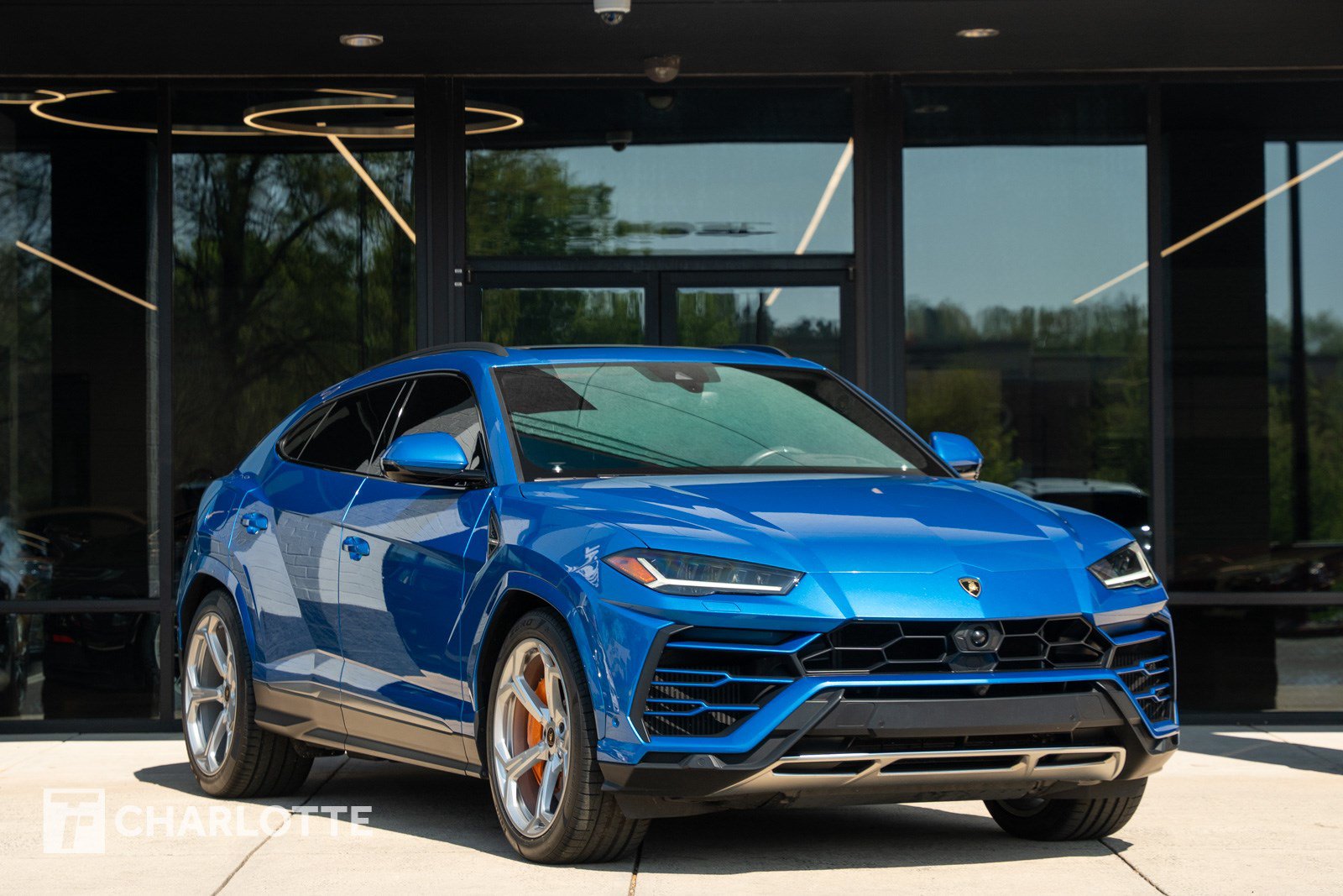 Used 2021 Lamborghini Urus AWD/4WD image 2