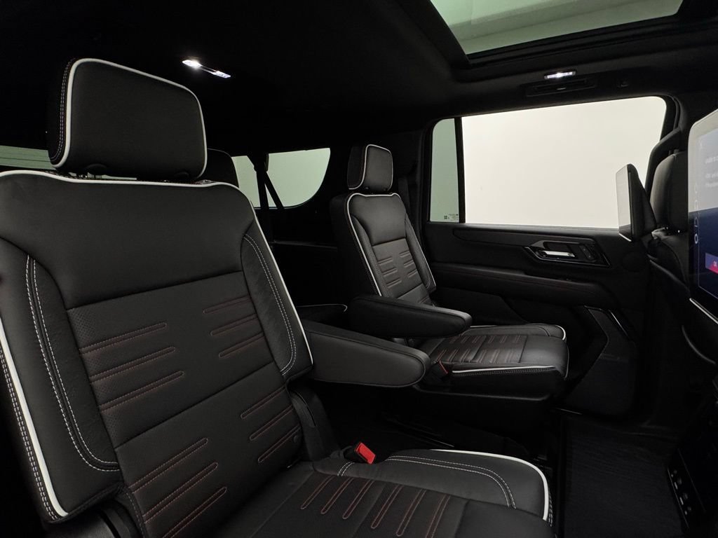 Used 2025 GMC Yukon XL AT4 Ultimate w/ LPO, Illumination Package AWD/4WD image 47