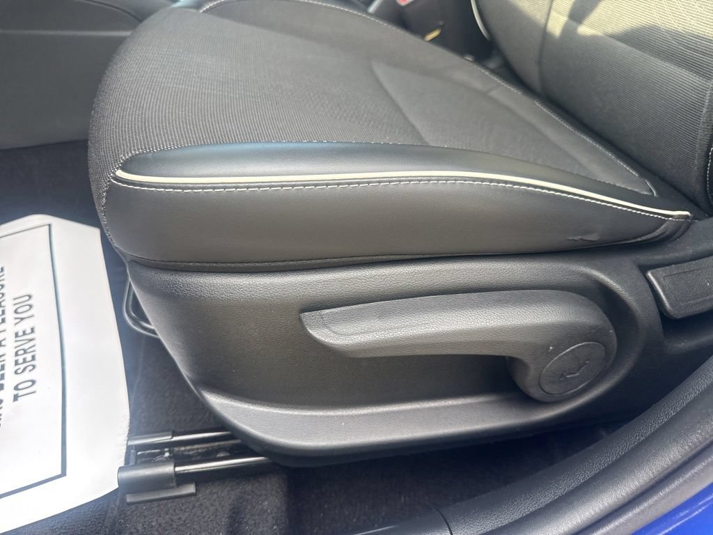 Used 2022 Hyundai Venue Limited FWD image 15
