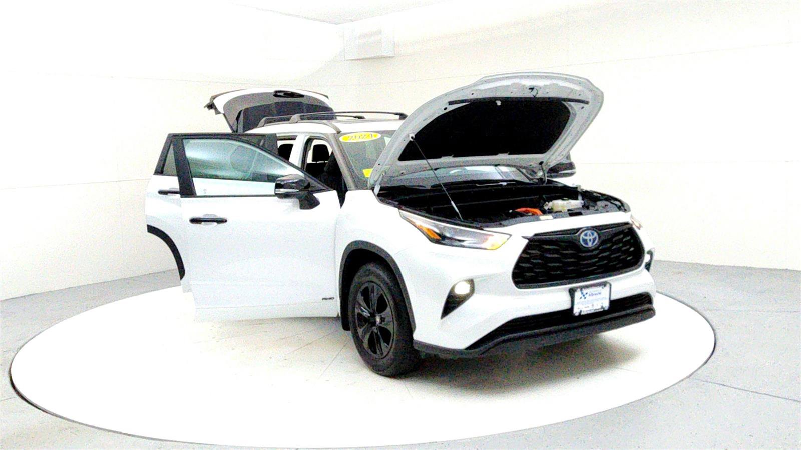Certified 2024 Toyota Highlander XLE image 9