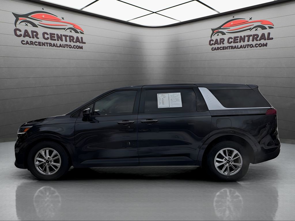 Used 2022 Kia Carnival LX image 2