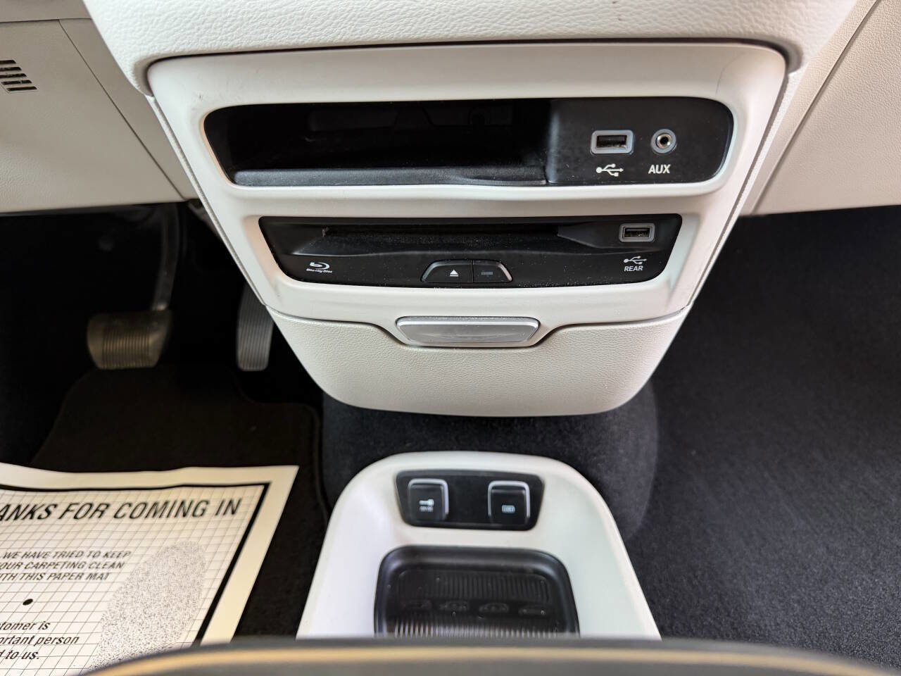 Used 2017 Chrysler Pacifica Touring-L Plus FWD image 8