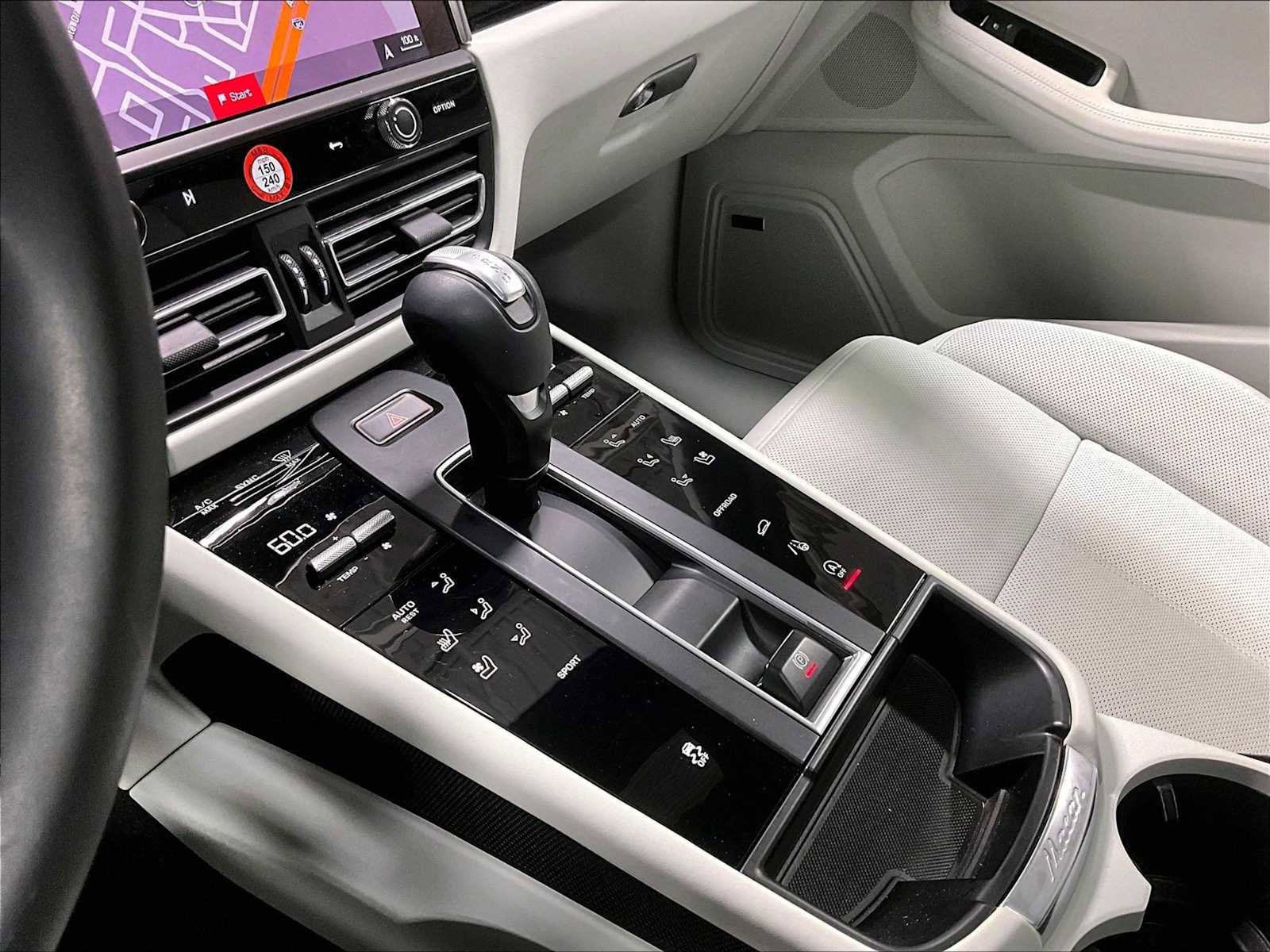 Used 2025 Porsche Macan image 20