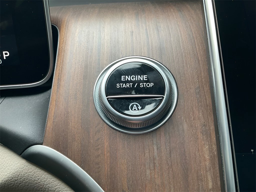 Used 2024 Mercedes-Benz GLC 300 4MATIC image 25