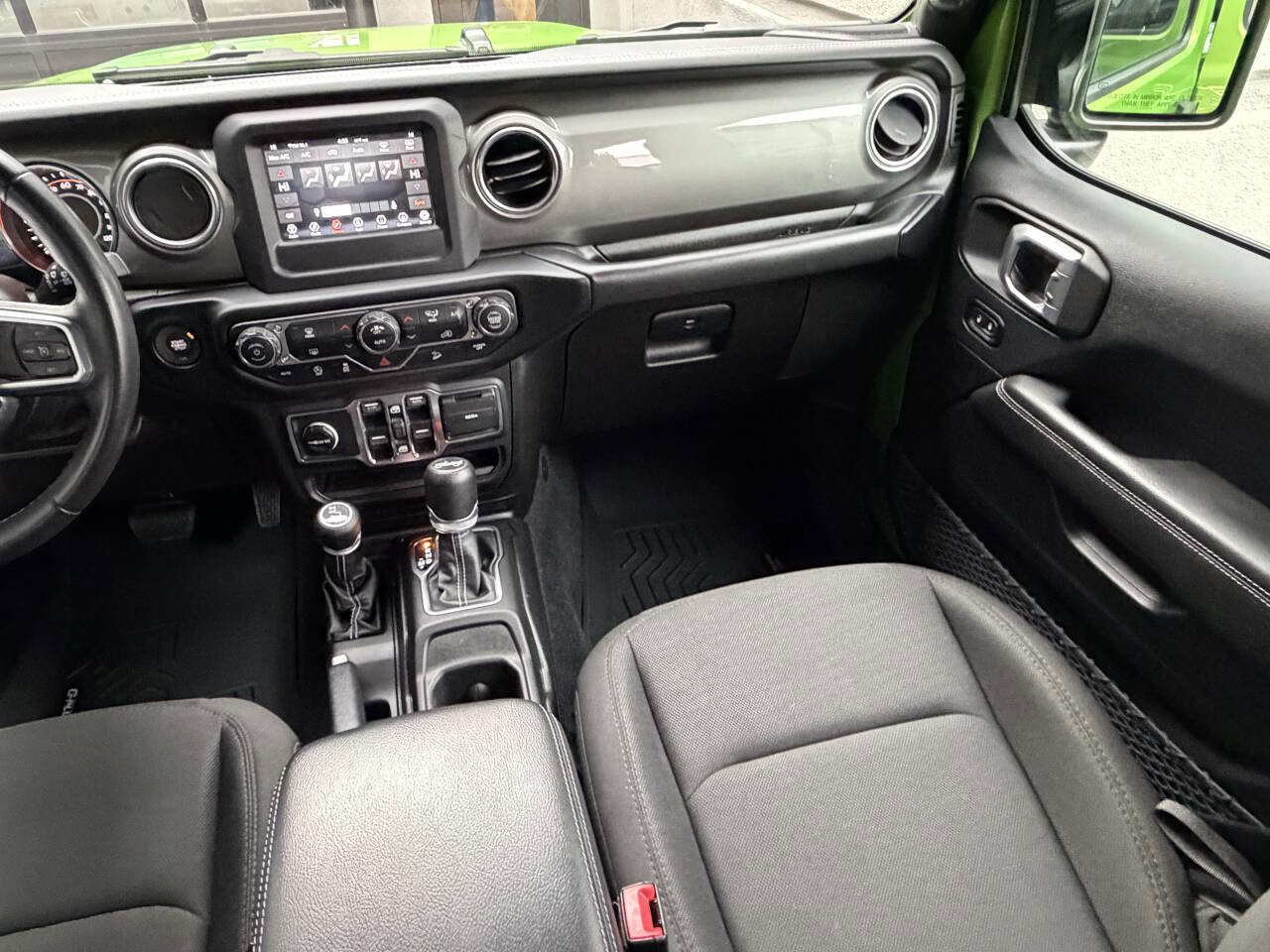 Used 2019 Jeep Wrangler Unlimited Sahara image 25