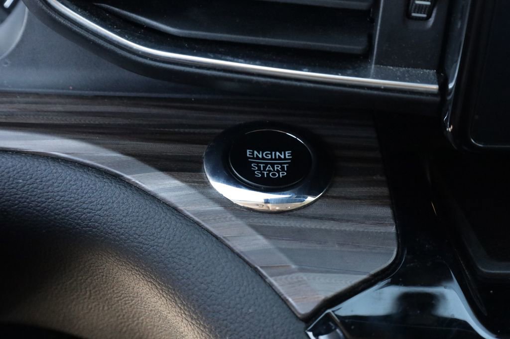 Used 2023 Ford Explorer Limited w/ Equipment Group 301A RWD image 17