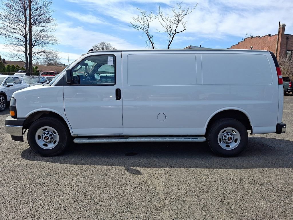 Used 2024 GMC Savana 2500 w/ Driver Convenience Package image 4