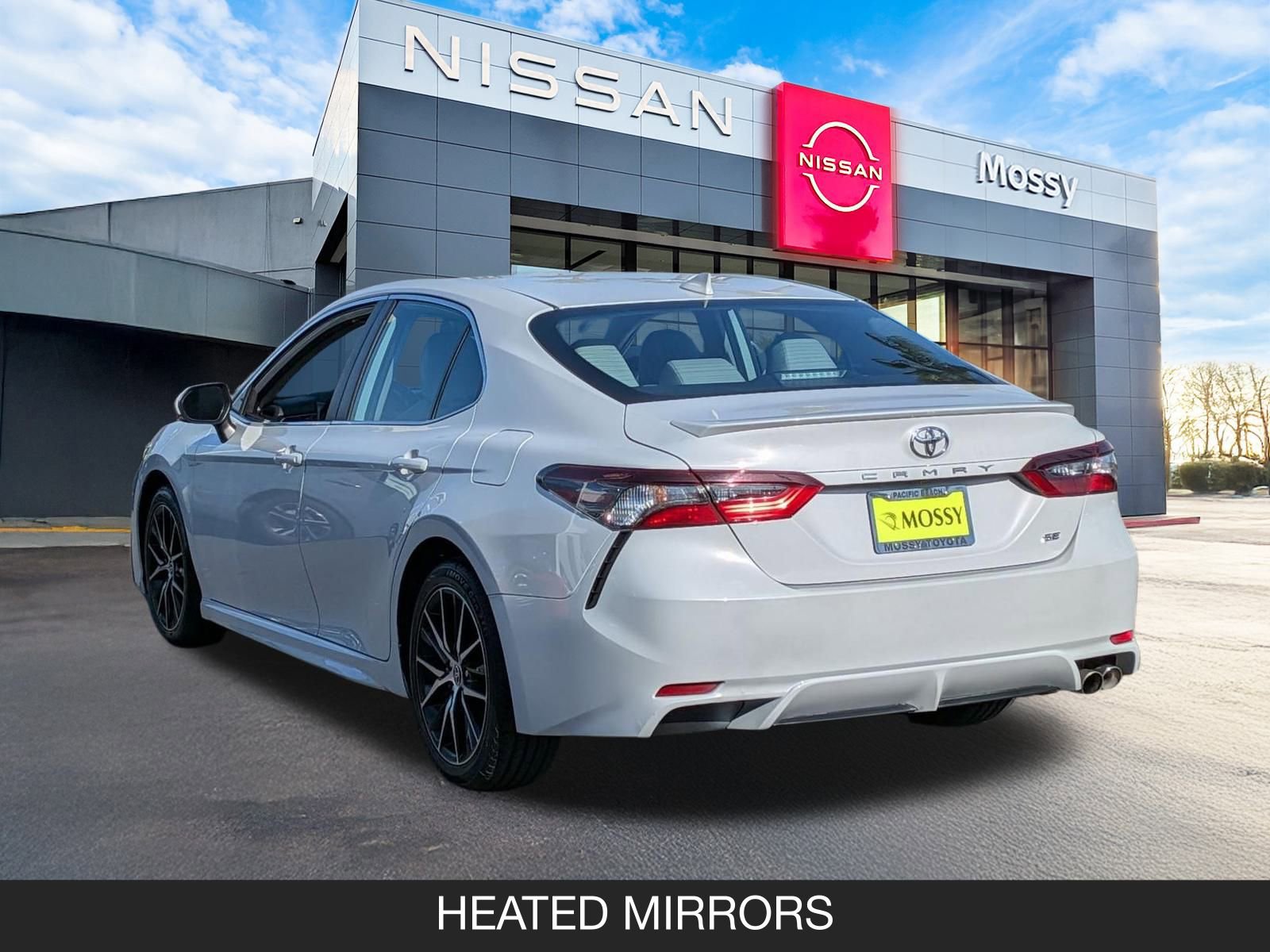 Used 2023 Toyota Camry SE image 7