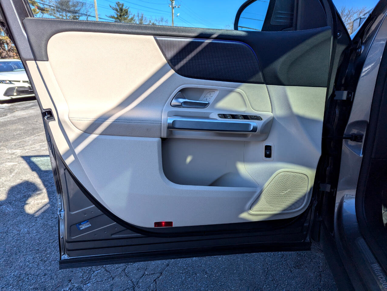 Used 2022 Mercedes-Benz EQB 300 4MATIC image 12