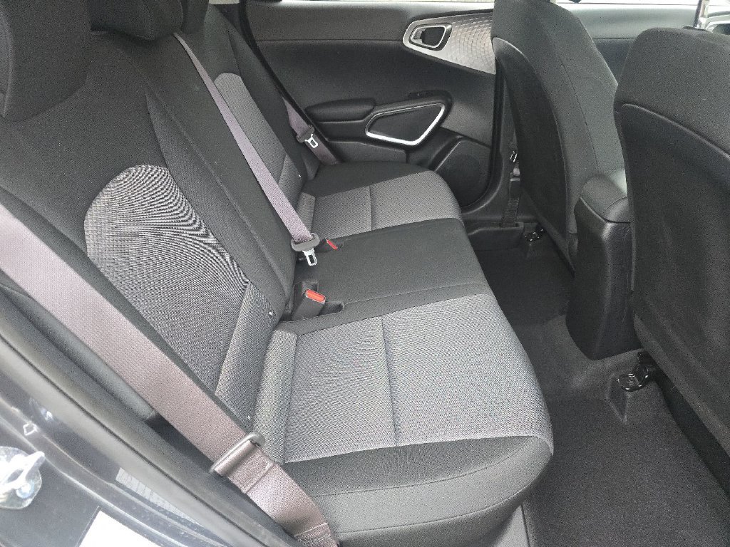 Used 2025 Kia Soul LX w/ LX Technology Package FWD image 17