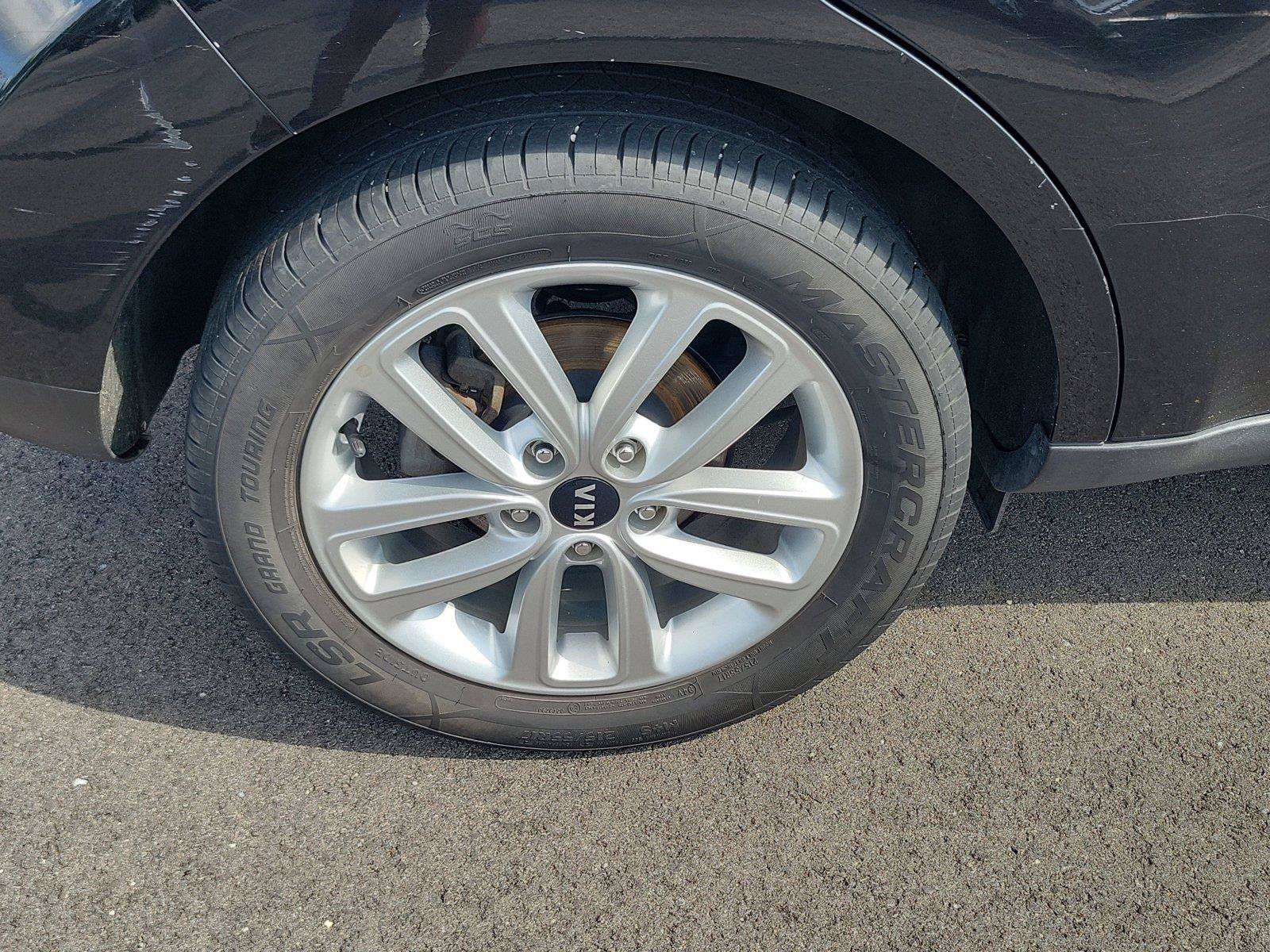 Used 2018 Kia Soul + FWD image 5