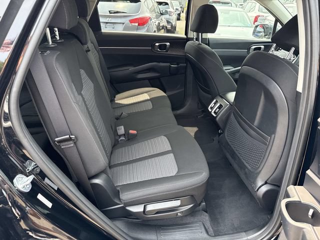 Used 2023 Kia Sorento LX FWD image 11