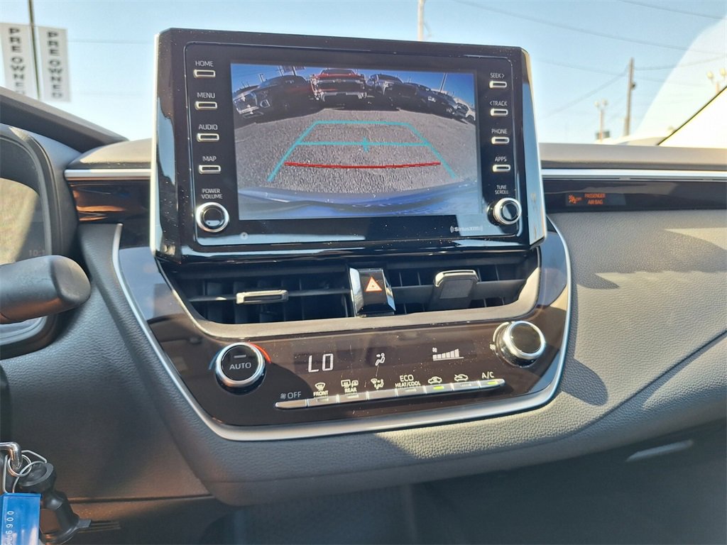 Used 2021 Toyota Corolla LE image 18