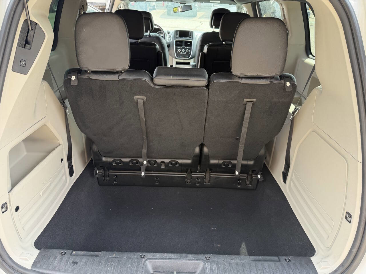 Used 2017 Dodge Grand Caravan SXT w/ Rear Park Assist Package FWD image 7