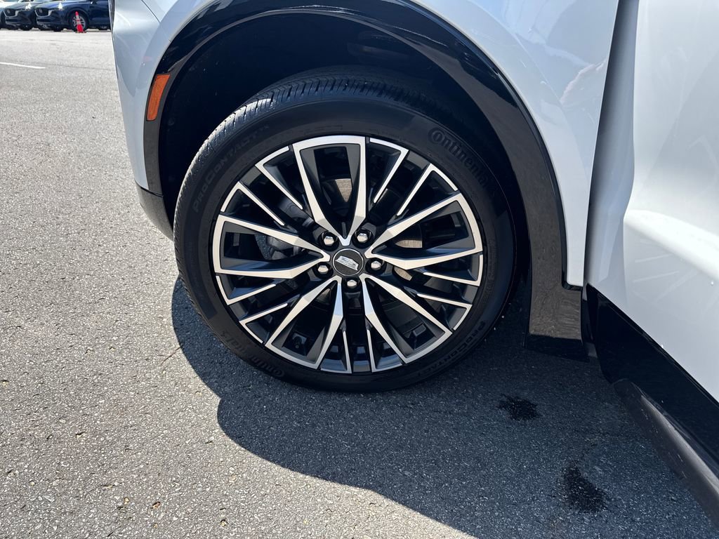 Used 2025 Cadillac XT4 Sport w/ Cold Weather Package FWD image 28