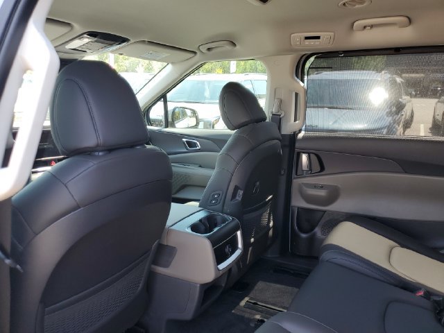 New 2026 Kia Carnival EX FWD image 17