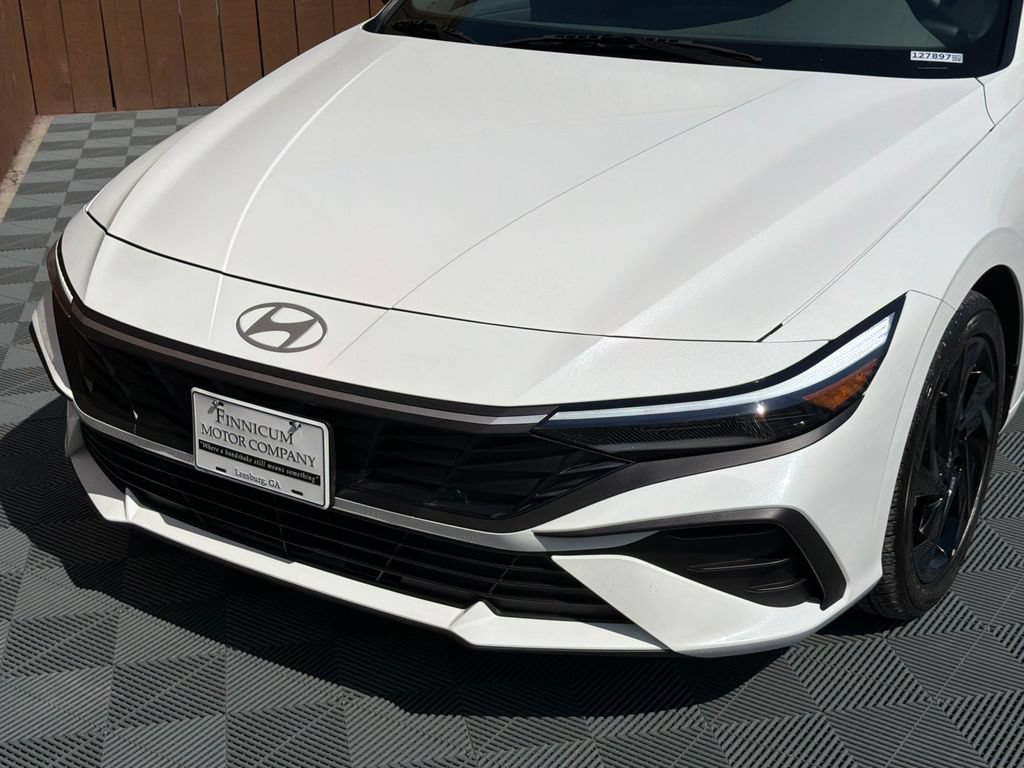 Used 2026 Hyundai Elantra Sport FWD image 17