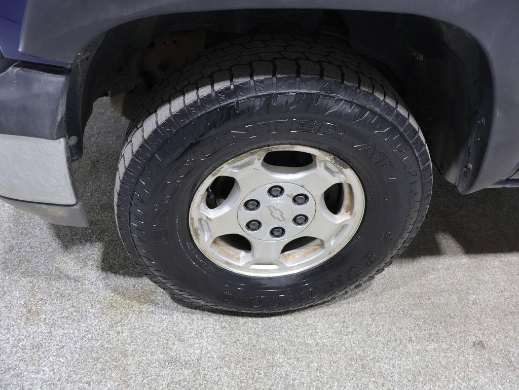 Used 2001 Chevrolet Silverado 1500 LS w/ Off-Road Chassis Pkg AWD/4WD image 9