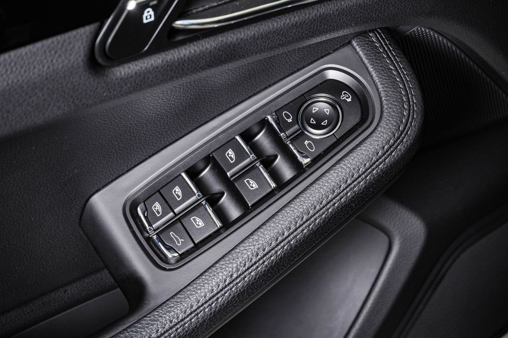 Used 2024 Porsche Macan S AWD/4WD image 26