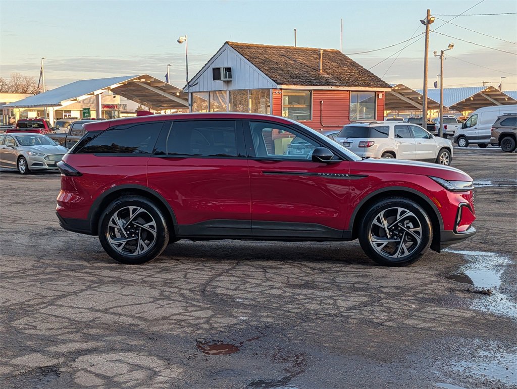 Used 2024 Lincoln Nautilus Premier w/ Equipment Group 102A image 2