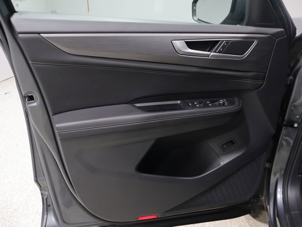 Used 2025 Volkswagen Atlas Cross Sport SE image 12