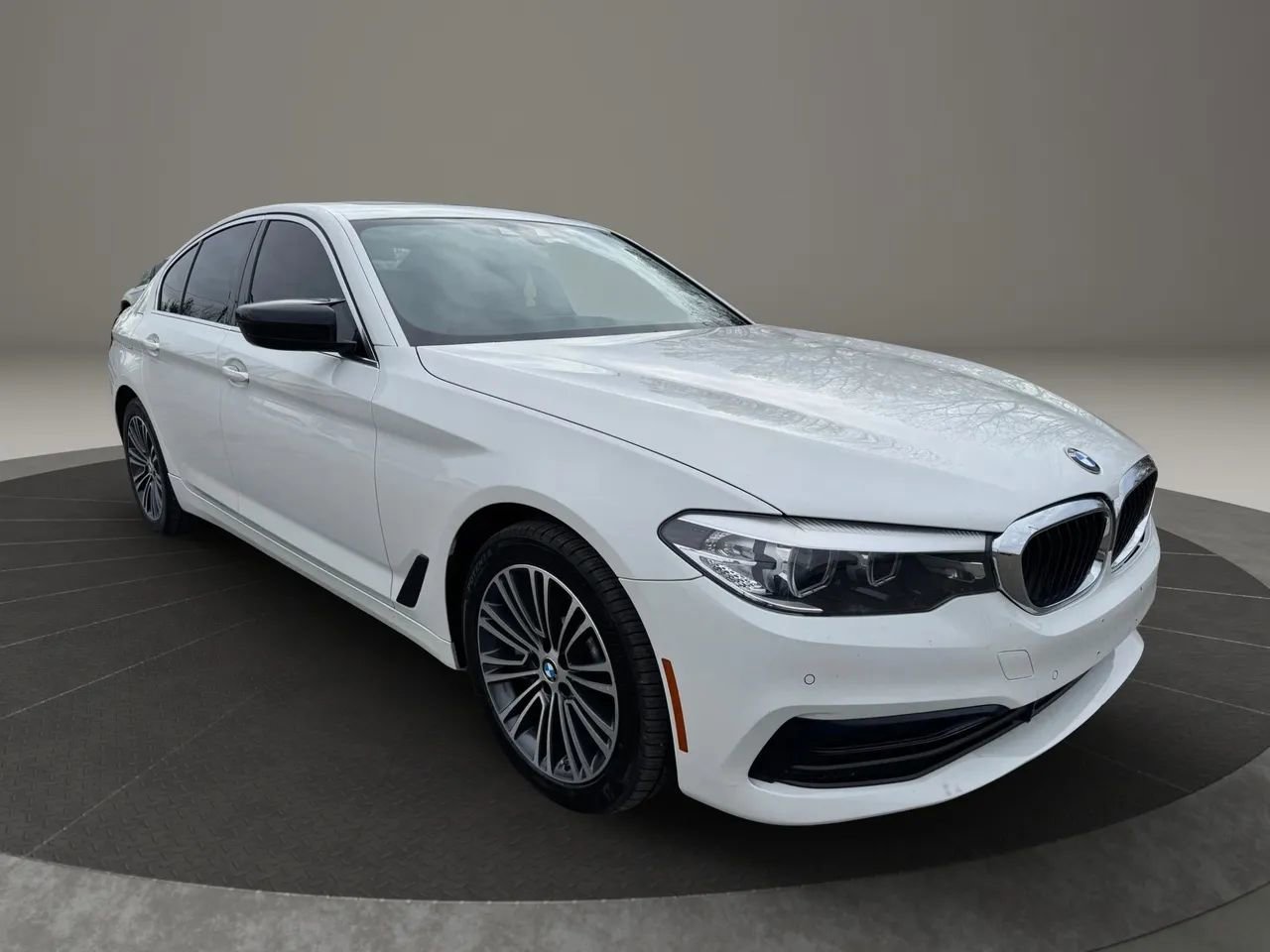 Used 2019 BMW 530i xDrive w/ Convenience Package image 4