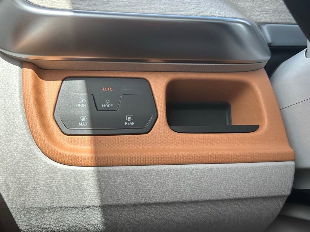 Used 2025 Volkswagen ID. Buzz 1st Edition image 26